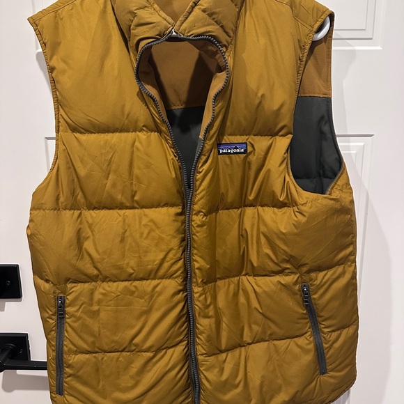 Patagonia Men's Gray and Tan Reversible Puffer Vest - Picture 5 of 7